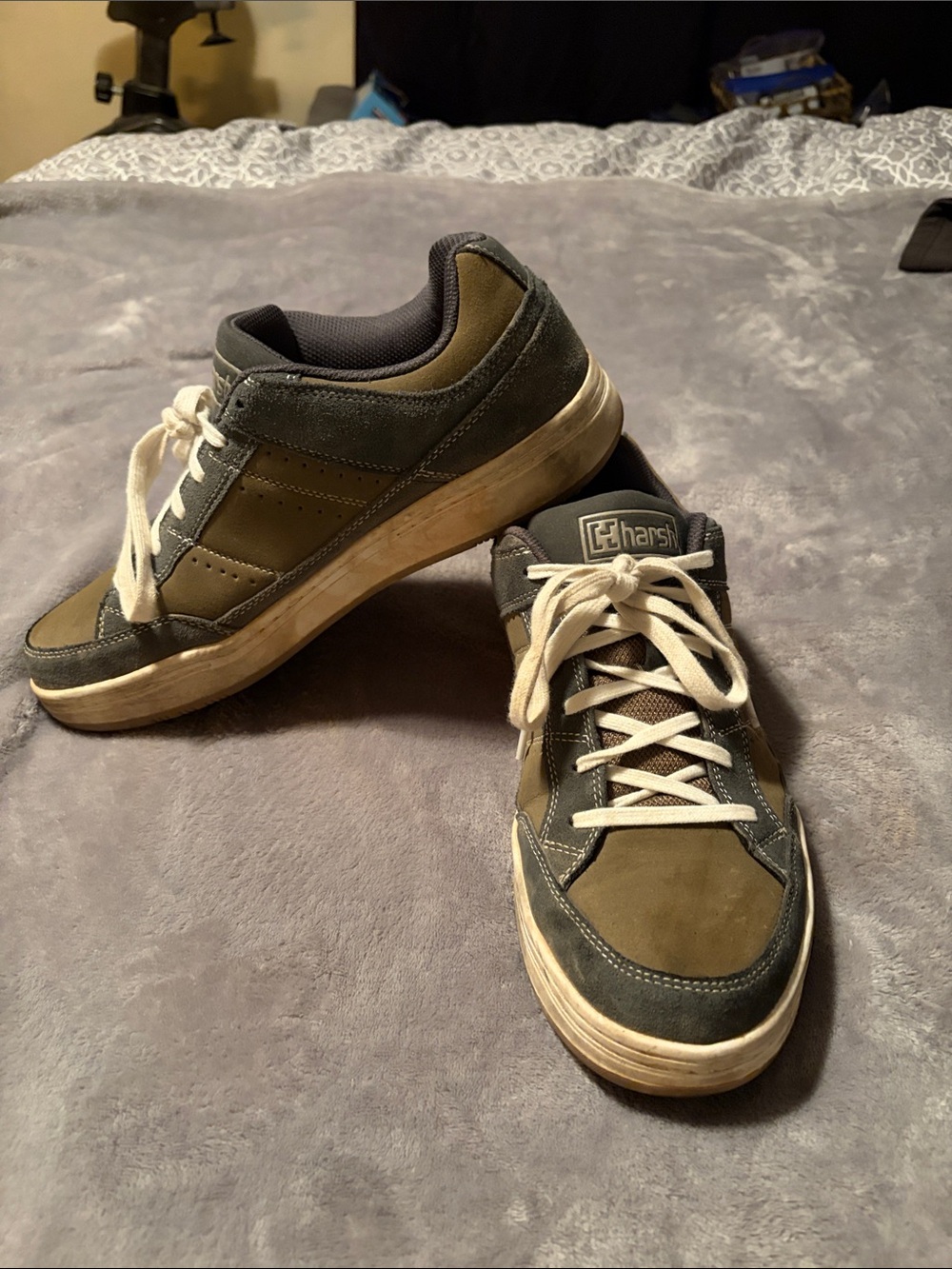 Casual Men's Olive and Dark Gray Low-Top Sneakers